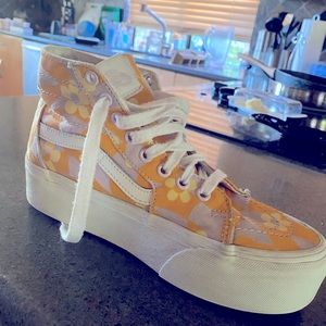 Flower power Vans! 🌼🌼🌼